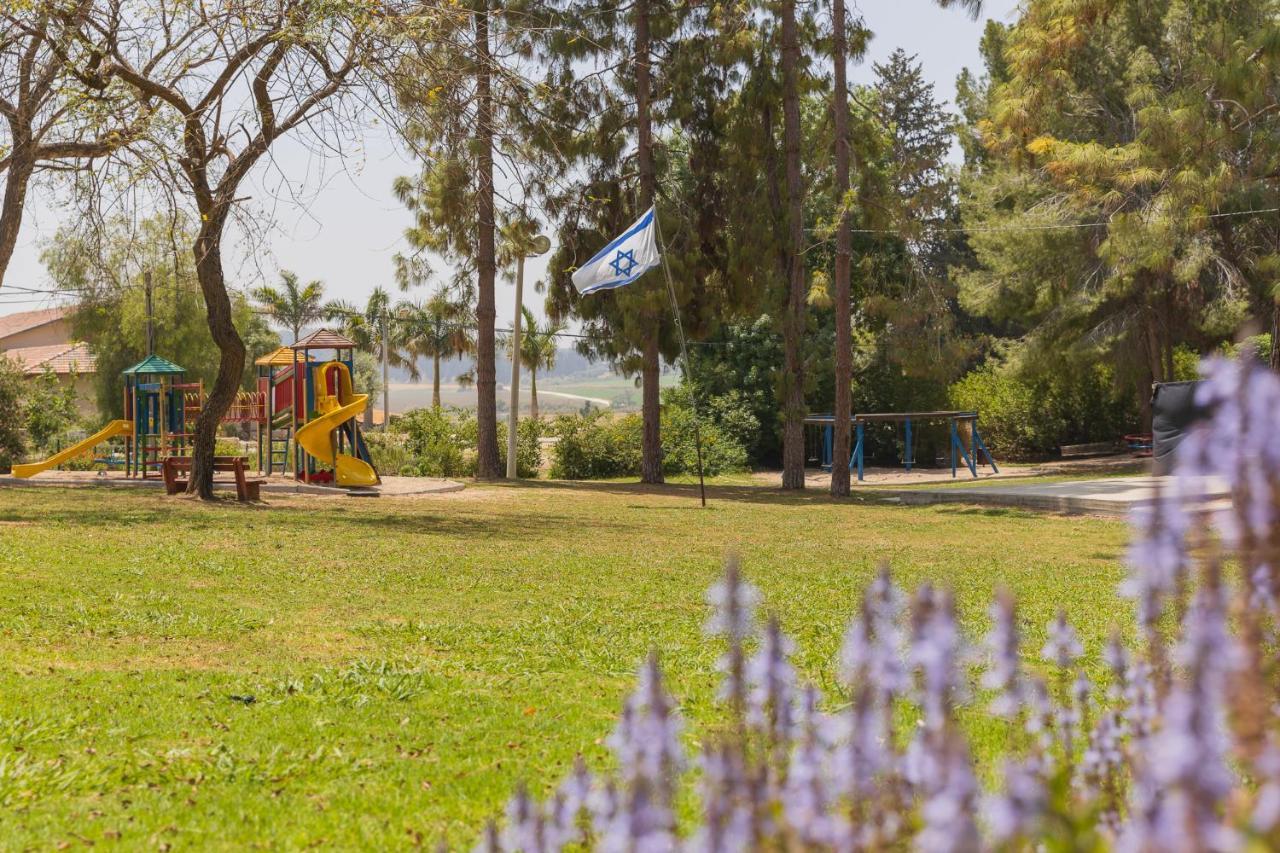 Tal Shahar Zimmers Exterior photo